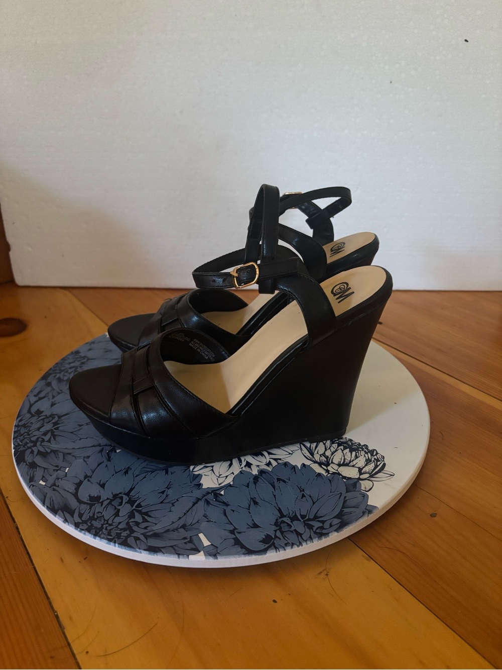CM Black Platform Wedge Sandals Size 9